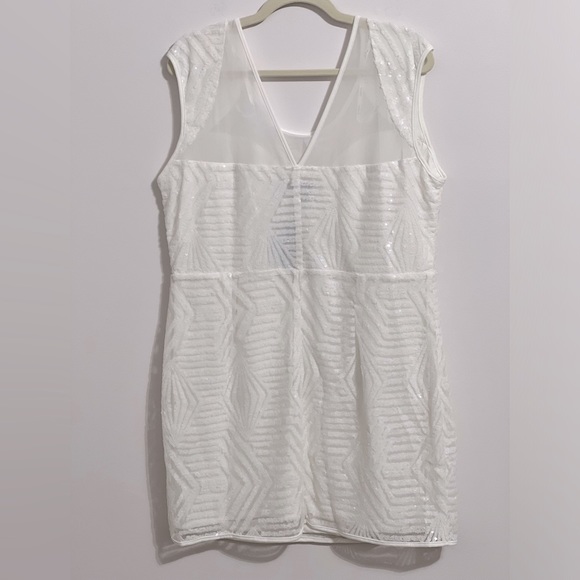City Chic After Glow Dress - white mesh and sequins size 16 - Picture 3 of 7